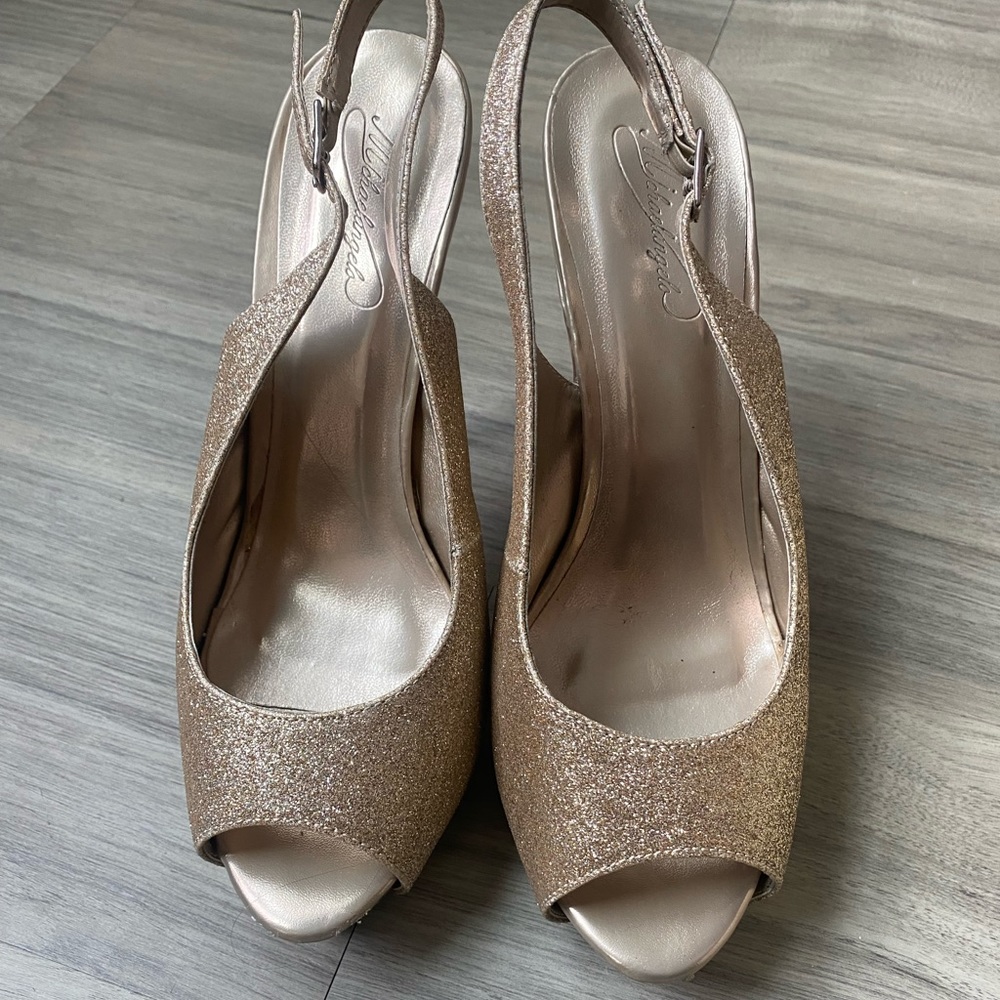 Gold Sparkley Heels ✨